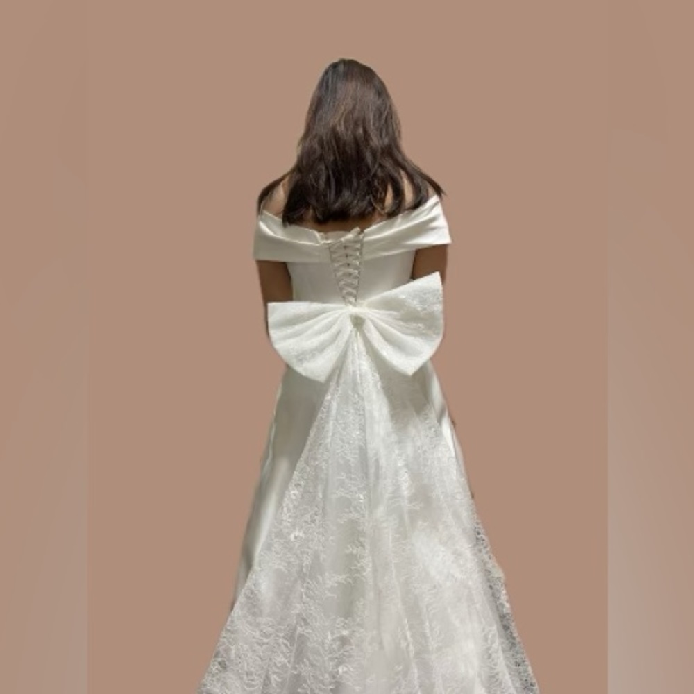 Wedding Dress / satin with lace detail